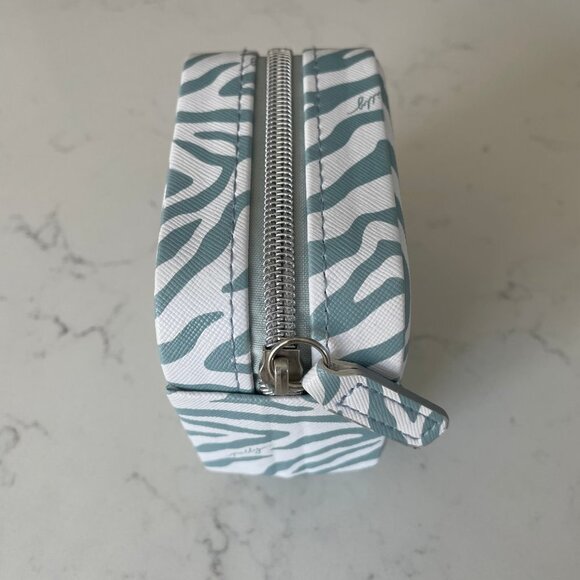 Milly Traveling Zippered Jewelry Case in Zebra Print Grey + White Sz OS NWOT - Picture 4 of 11